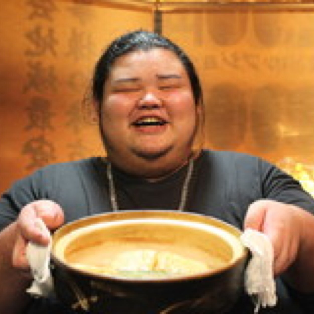 明大前の居酒屋と言ったらダルマ！！ 元力士が作るちゃんこ鍋、ジューシーな鶏肉料理が自慢のアットホームなお店です！