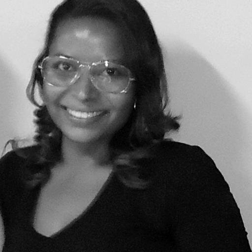 amo meu DEUS em primeiro lugar,minha familia e amooo maquiagem!!! :)