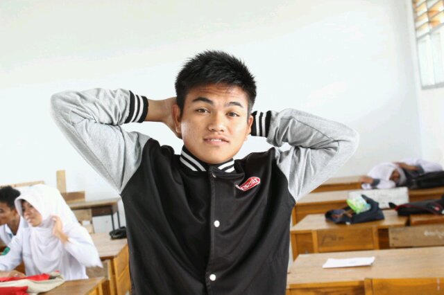 ^_^ Baik hati,, rajin belajar,, gemar menabung,, dan suka mnolongnenek2 menyebrang jalan....follback mention aja