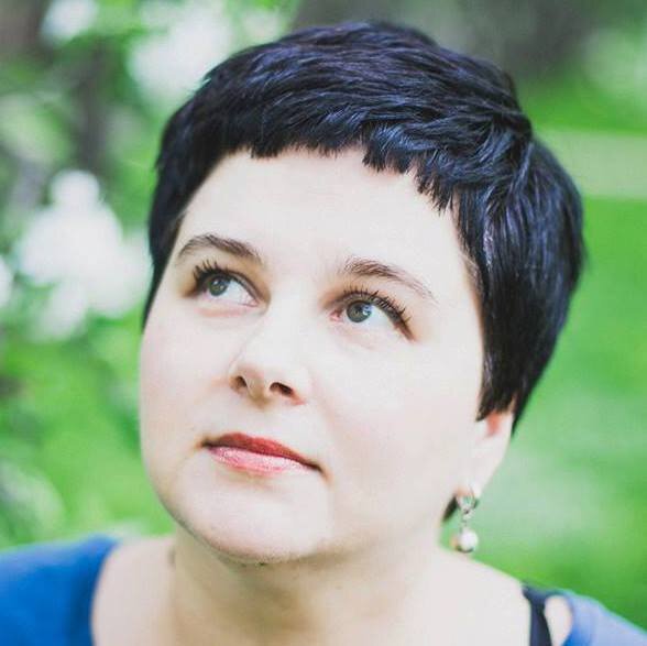 Дизайнер головных уборов, украшений и декора одежды. Традиции, качество, индивидуальный стиль.