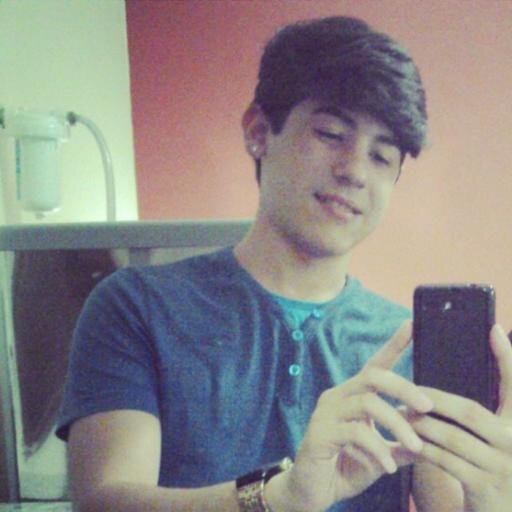 SOU FÃ DO BIBA MACONHEIRO E MEU TWITTER É SÓ FUMAÇA. @justinbieber