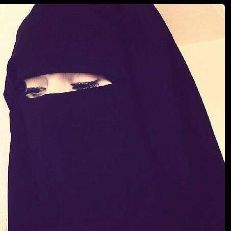 اسمي مسلمة والحمدلله ديني وحياتي الاسلام 
,, وعملي هو الدعوة الى الله في كل مكان ازوره وكل مكان اجد فيه مخالفات