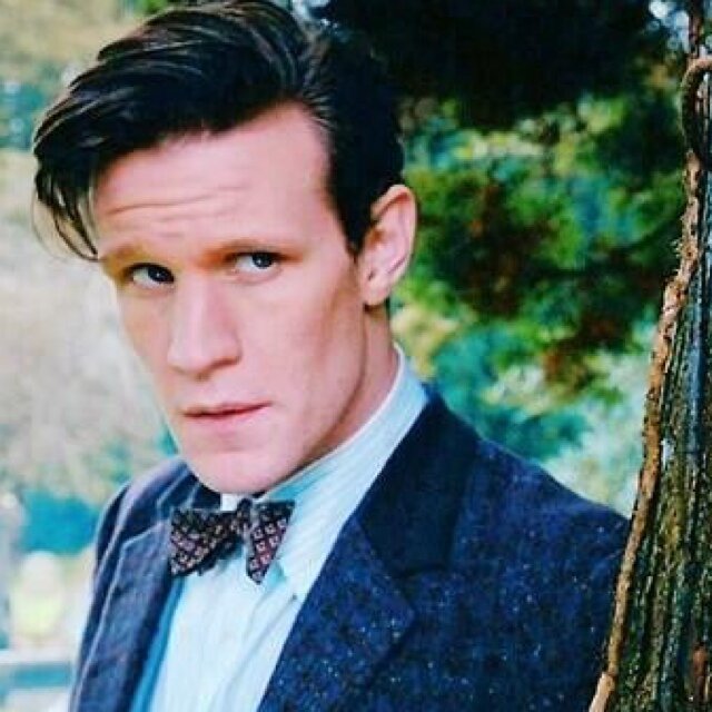 Ooh! Would you look at that? There's a little blue bird talking to me. That's okay, I speak bird. Hello bird.
[RP Account. MV.]