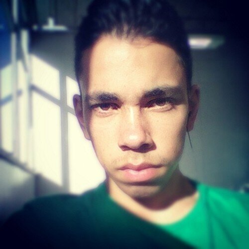 Vou andando cantando e seguindo a canção.
