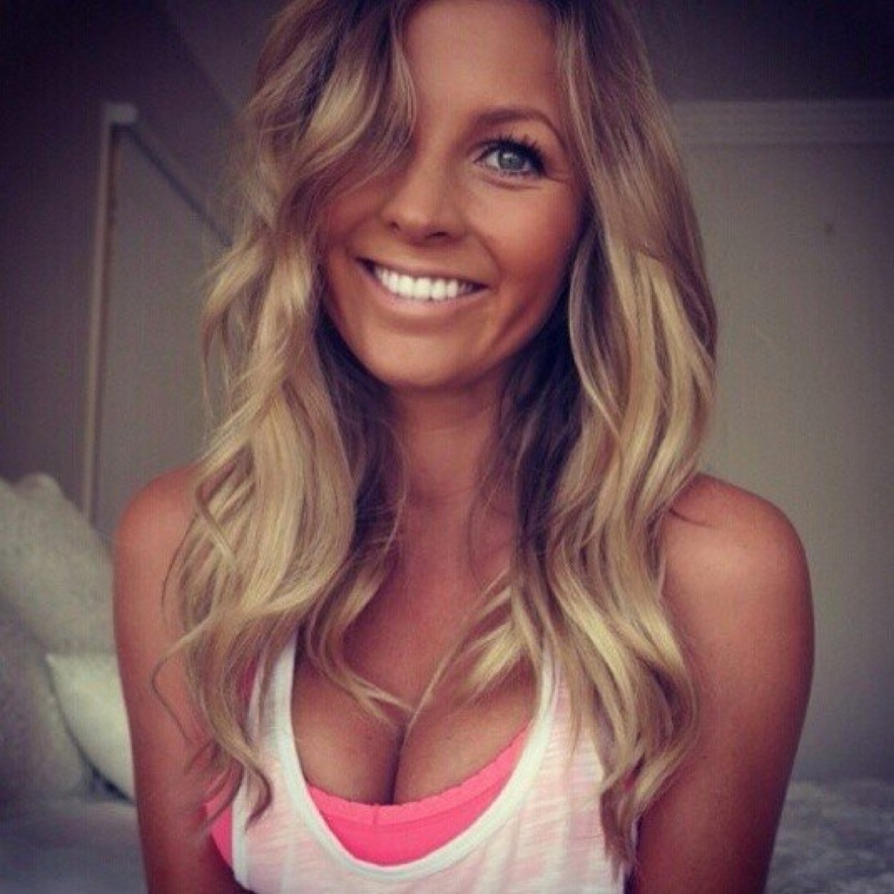 Hey my names hailey, im a cool girl that likes to meet new guys