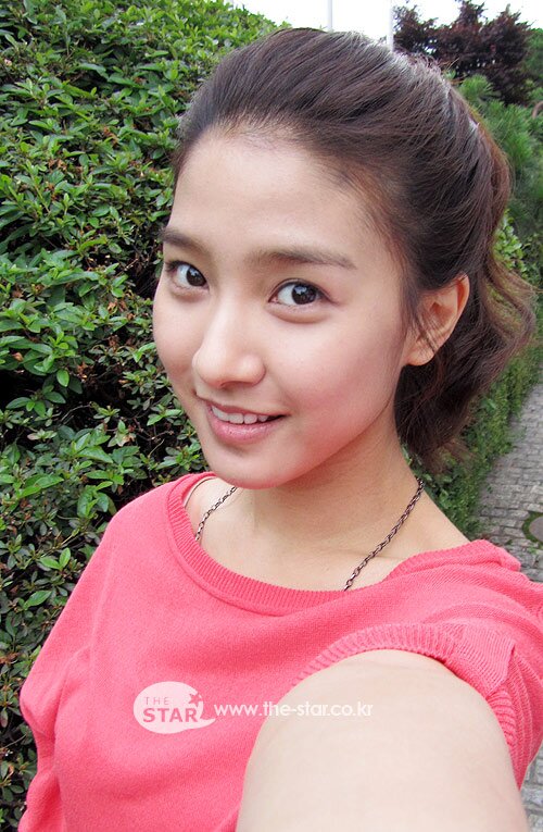 jurusan politik, like k-pop,singing,reading