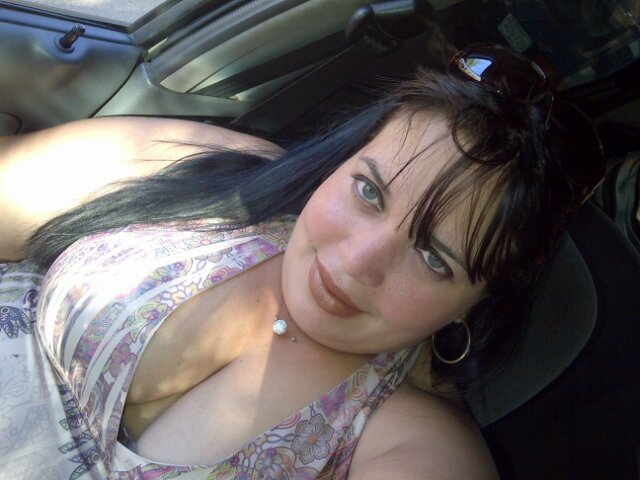 Soy una chica q le gusta compartir salir ir al cine a la playa y la montaña me encantan los niños y los animales me considero buena amiga