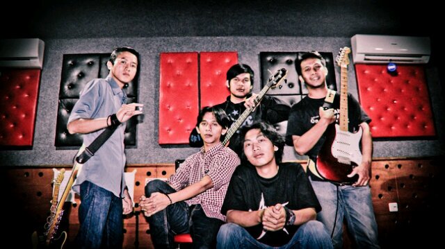 We are what we are @rizkickim @amsyirvan @grahhr @foto_kusam_ @naulisombrero1 || MUSIK TANPA BATAS DENGAN KEHADIRAN KAWAN. Cp: rizkickim@gmail.com