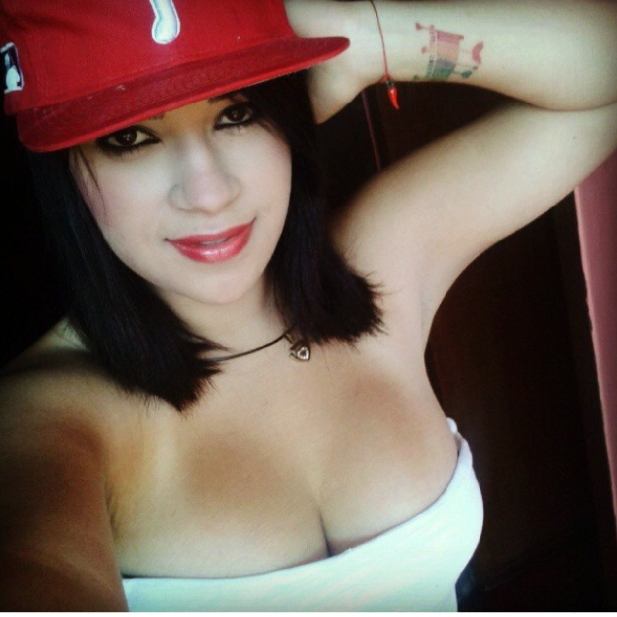 No soy tan simple como para no advertir  Que no hay tres minutos, ni hay cien palabras Que me puedan definir :)