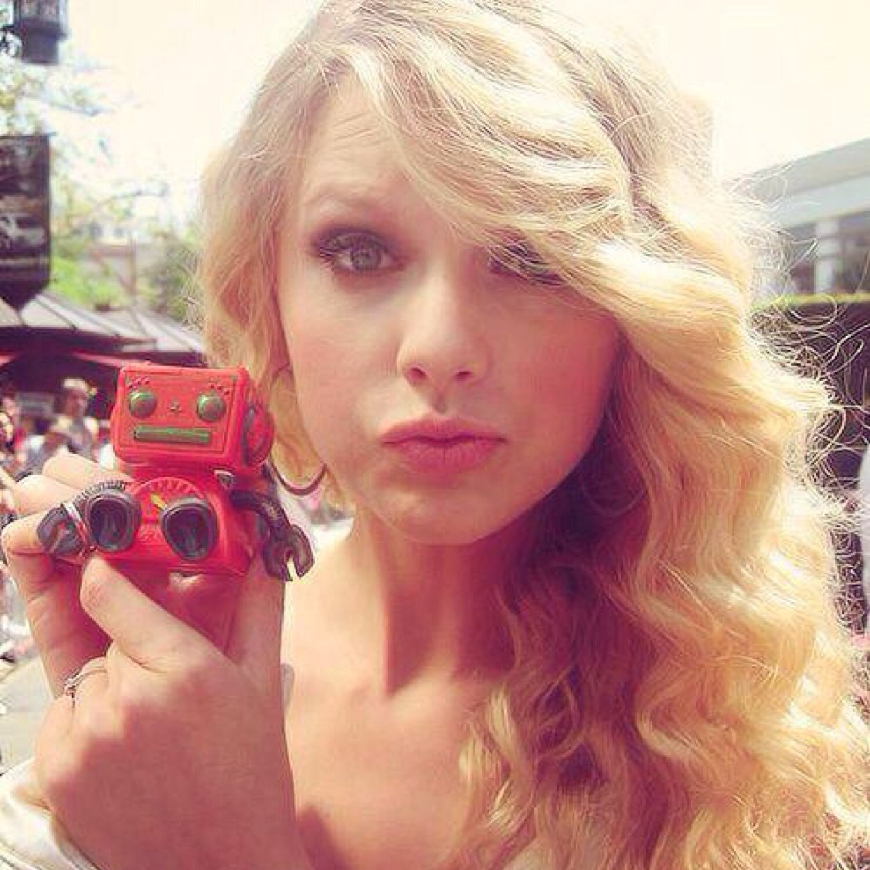 Swifty♡ follow me(❁´ω`❁)*✲ﾟ* I want to encounter Taylor by all means！ I am looking for the ticket ！