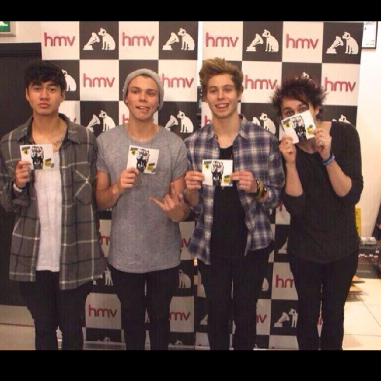 Free follow for you beautiful people from @WildHemmo96 so go follow her!