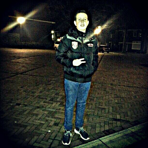 15 instagram : @bradlyniens  snapchat Bradly_keent
