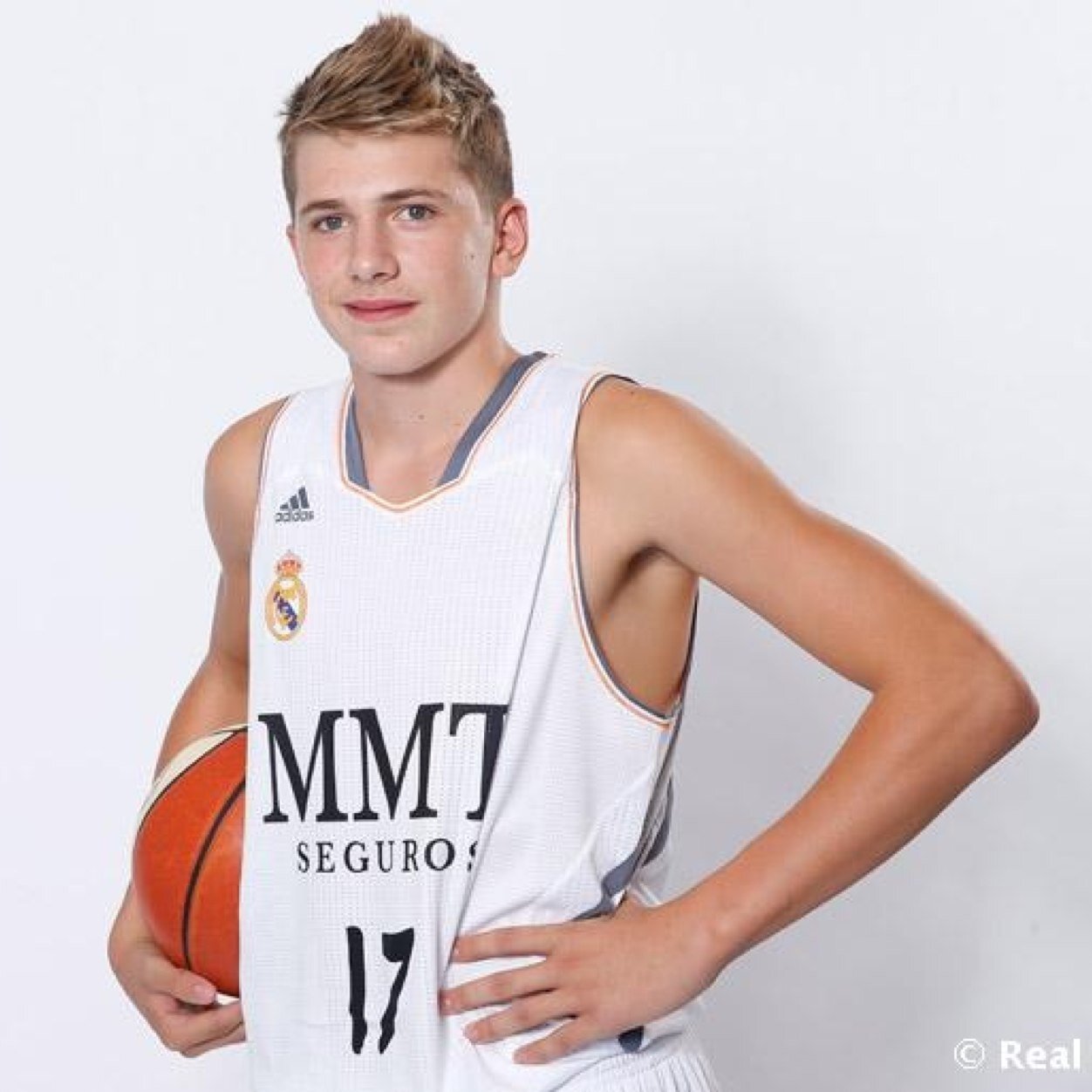 Club de Fans de Luka Doncic #17. Jugador de Baloncesto del Real Madrid (99). 'Cuando juego mis sentimientos son los los mismos que cuando estoy soñando'.