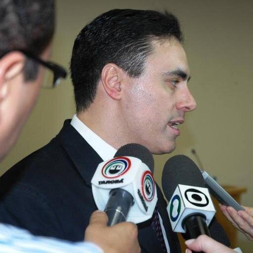 Delegado de Polícia Federal. Presidente do SinDPF-PR. Coordenador do Núcleo de Pesquisa em Segurança Pública e Privada NPSPP/UTP. Oficial RNR da PM-PR