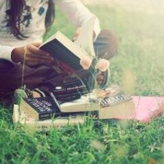 Simple + Bookaholic // Weird Author :D