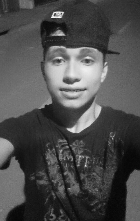 1malokero_'s profile picture. Eu não a amo por causa de quem você é, mas por causa de quem eu me torno quando estou com você. @Emillyy_Raaafa