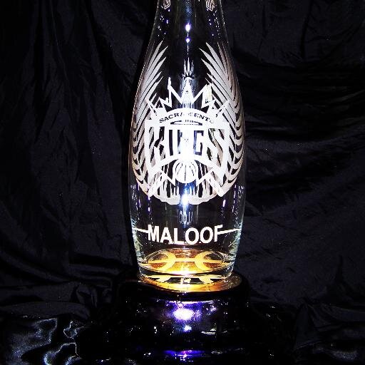 Here at jacks glassart we are a company that specialize  in fine art on Glass and crystal. We also  offer a wide variety of art for the home.