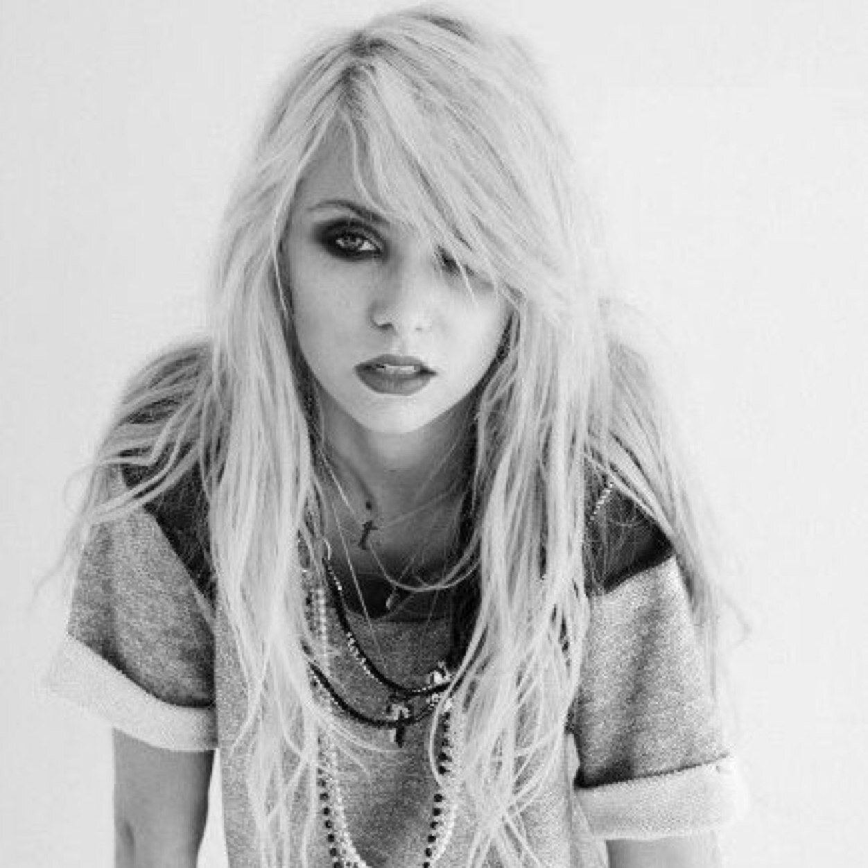 I'm scared to get close and I hate being alone.