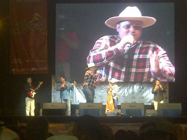 Manologoficial's profile picture. Cantante  Portugueseño. para contactar 0414-5794497