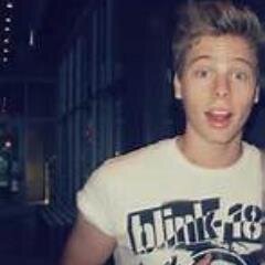 a shit band called five seconds of summer ruined my life (((really they made it a lot better)))