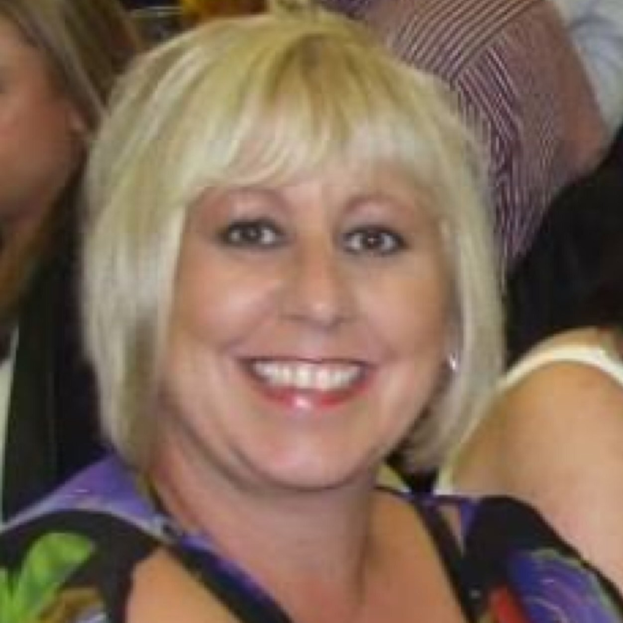 Online Operations Sales Manager at https://t.co/VroeUGtEiZ - lover of Rugby, Spandau Ballet & Queen. a proud Mum of Alex. Nonna to Georgie.