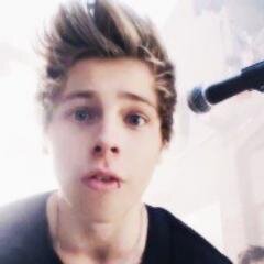 free follow! please follow @lvckyniall :) ily