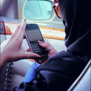 آنسانههہ أعشق اﻟهدوء أحيانا : لكني أحب اﻟضحکك ﻣع أحبابي ، أحب اﻟعزلهہ أغلب الوقت لأعيش جوي اﻟخاص بي عميقة اﻟتفكير ((اسامح ولكني صعبة النسيان))