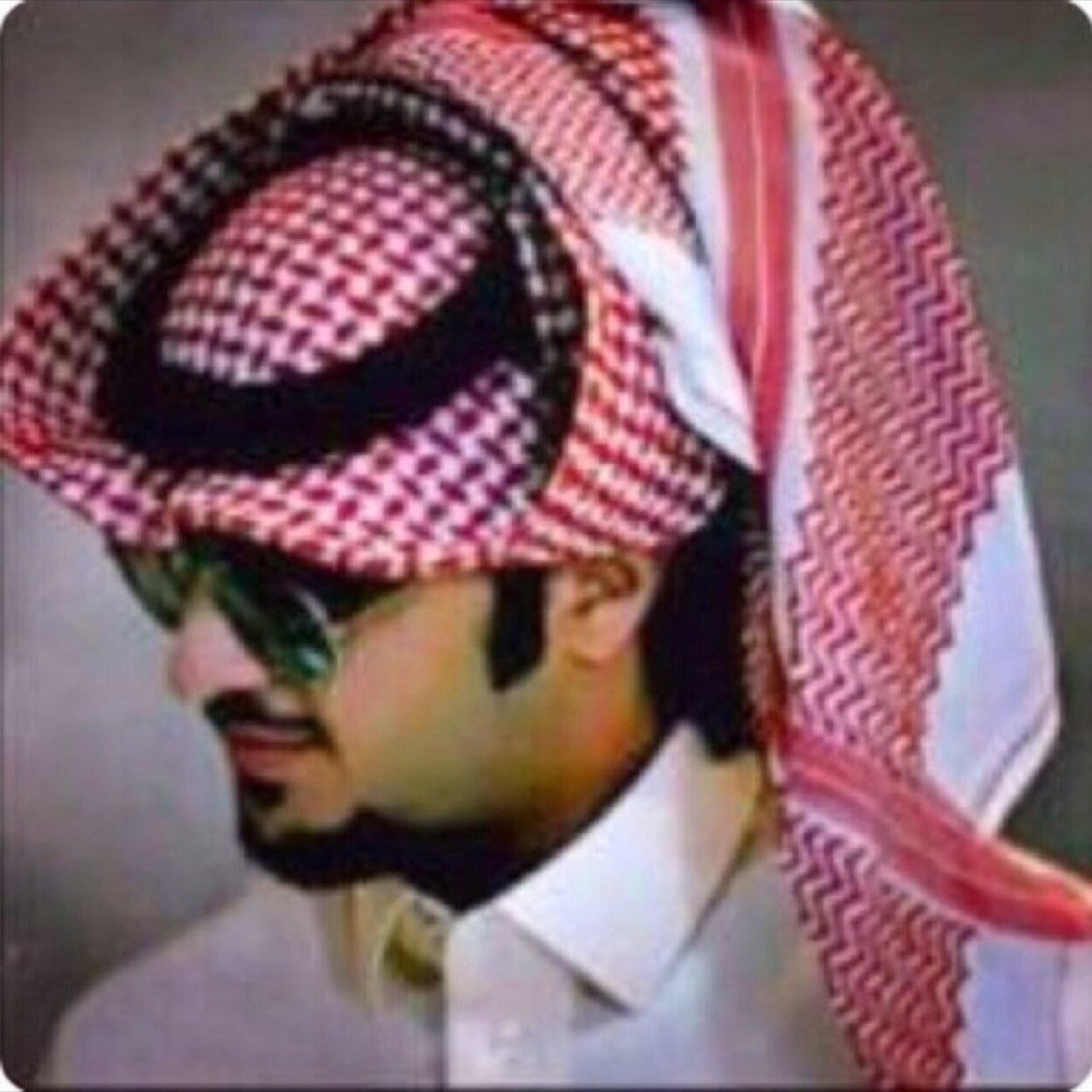 الي تركني عرف اني اكبر من مقامه ـ والي تركته له الشرف انه عرفني