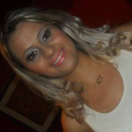 DaniIsabela's profile picture. If bullet in the gun and thorns on the rose, Guns N 'Roses continue to be the Guns N' Roses!