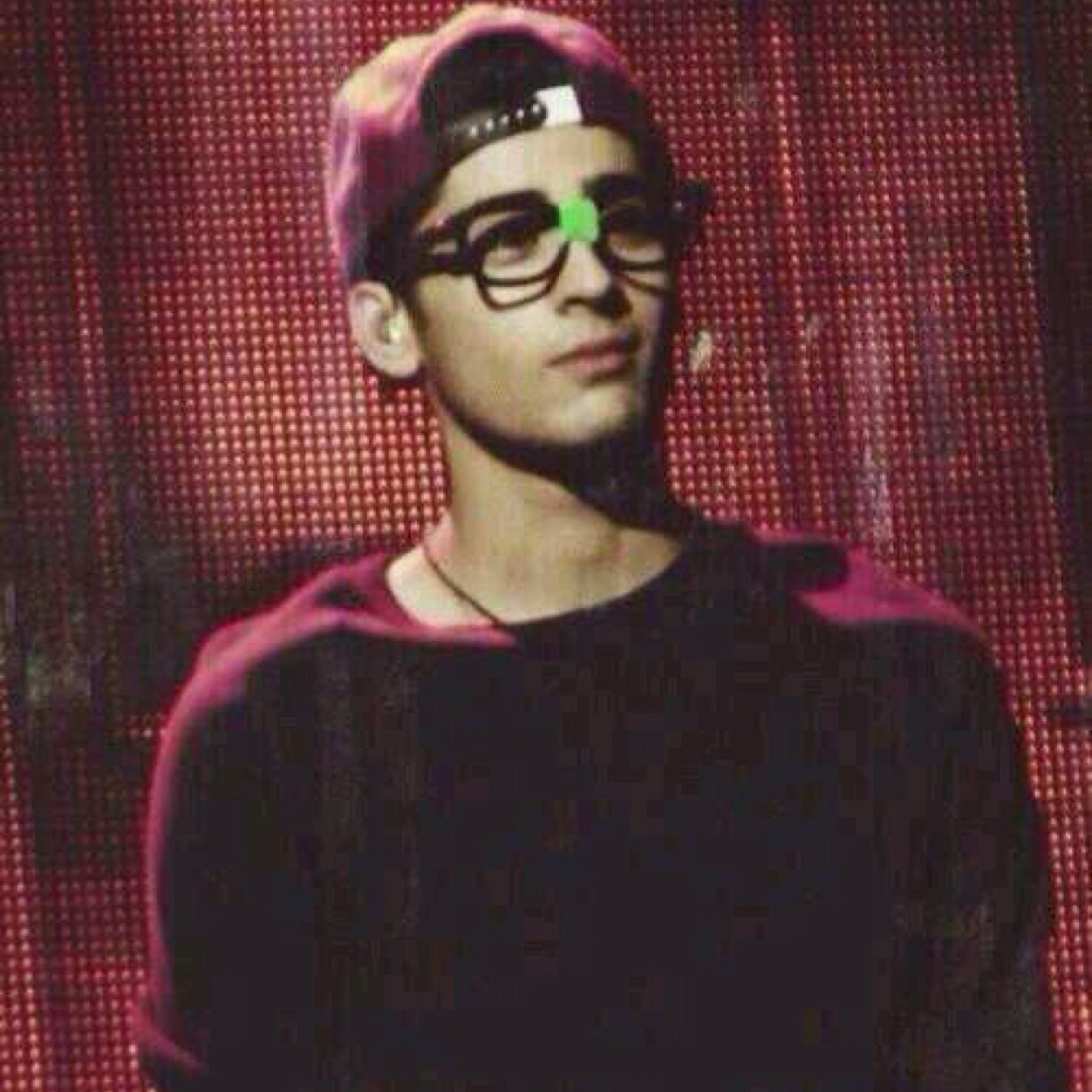 Free follow from @basicaiiyzayn