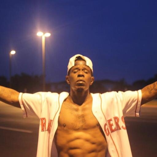 singer/songwriter/producer/portrait artist  thiss_1@yahoo.com.. www.//soundcloud.com/yungskool.