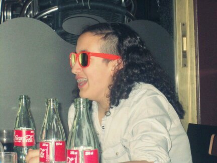1998. Galega por riba de todo e moi orgullosa de selo. Vivindo a vida ao maximo e cun sorriso sempre no meu rostro ante todo.