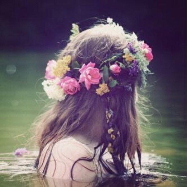 أحب الضحك و الناس اللي تضحك كثير ، أدرس إدارة مستشفيات _ ١٩٩٣.. من بياآض الحياة وُلدت ☁