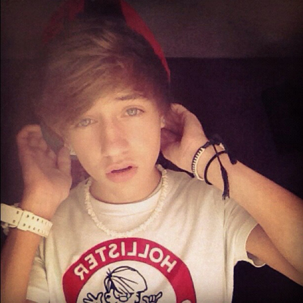 Hey im Austin and @dcpressicn__ is mine. Im imperfectly perfect and im bi-sexy. Camila,Mae,Nikki,Lauren,Karissa,Nialler