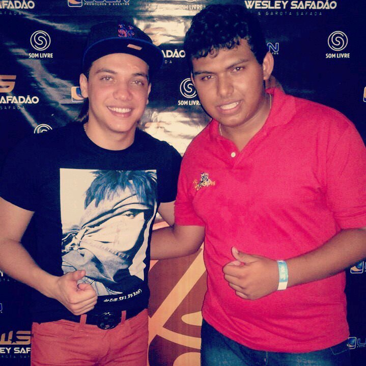 Ariano - 20 Anos - Casado Com @RaniellyKaline https://t.co/nlslFEOmRI
http://t.co/pKGPW4um98