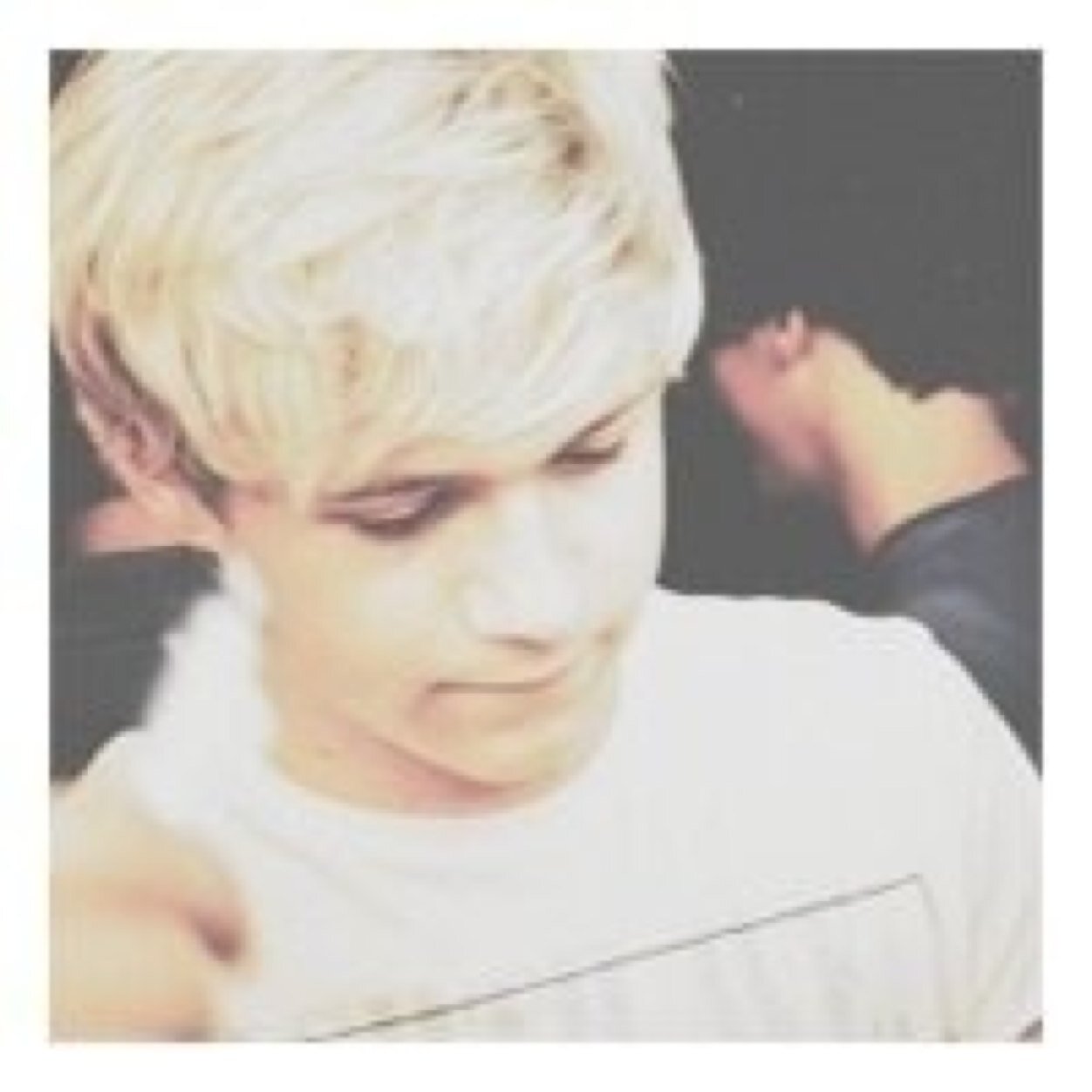 please follow @loudfunnyniall instead of me!! and just ask for a follow back(◠‿◠✿)