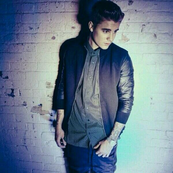 im Diamone :) i like mily and Justin and ariana