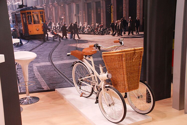 Unconventional Bike - safety - ecologic - modern design - high technology - made for the city
Presented at Eicma in 2010
WEB   http://t.co/pJaJriL4xm