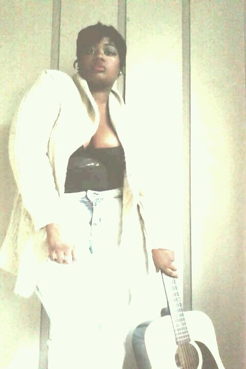 singer/songwriter/musician entrepreneur of https://t.co/qNKJvKUoaD music page https://t.co/uG1a68zTP3 rocnote@gmail.com for any bookings, shows
