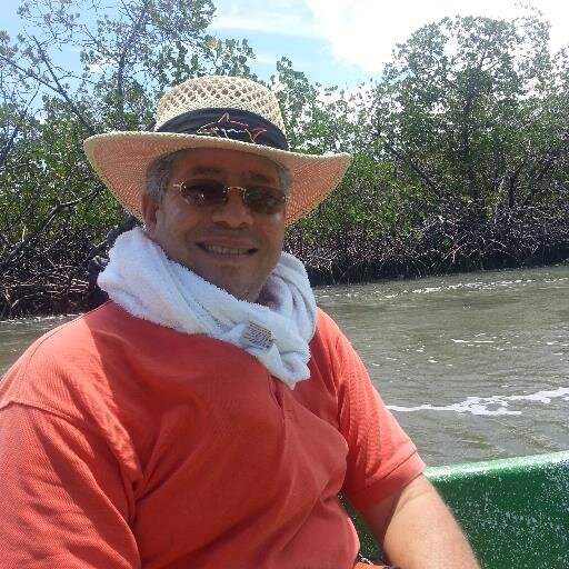 Mi pasión trabajar Seguros Negocios y Personales, me gusta ser parte de solución de Problemas.