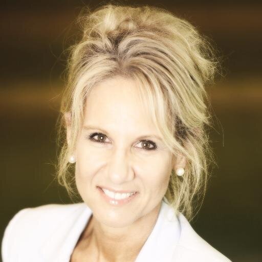 Communication professional, journalist, occasional author and brand evangelist.