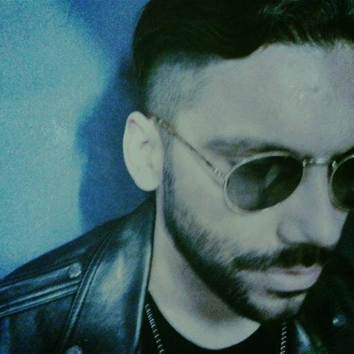Me gusta el otoño,la música,sacar fotos y mansear tele! flasheo artista...ah! ...una vez conocí a un Beatle