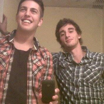 implacable rocanrol y un par de sienes ardientes que son todo el tesoro.
