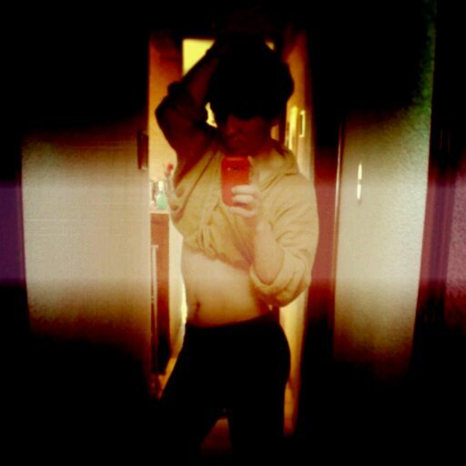guapo no soy pero ya me quisieras para un domingo ja ja ;)