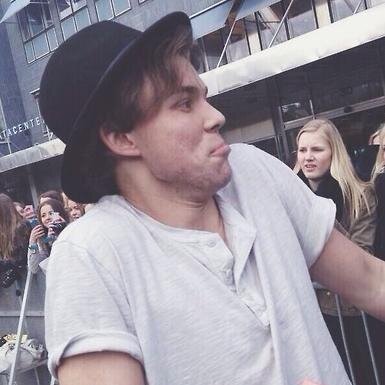 my name is ashton it rhymes with i dont know just love me.
