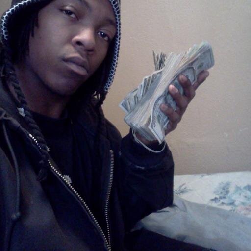 im a young entrepreneur just lookin to help people who are positive and motivated