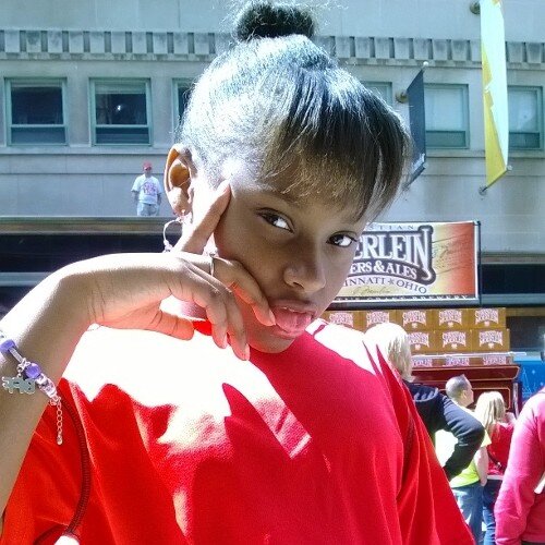 I'm a llyears old young lady who strives to be an actress I'm very smart ,funny & love to talk .