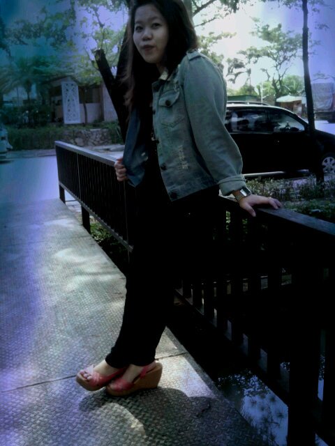 Follow yuuk.                         Hidup terus berfikir positif ,menjadi pribadi yg sederhana /// @indahjuna ///