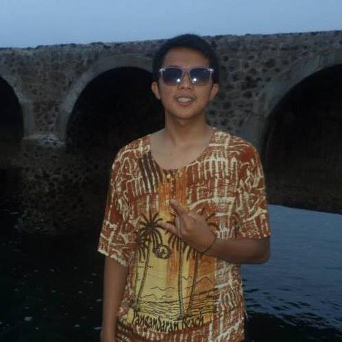 Seberat apapun harimu, jangan pernah biarkan seseorang membuatmu merasa bahwa kamu tidak pantas mendapat apa yang kamu inginkan.. -.-