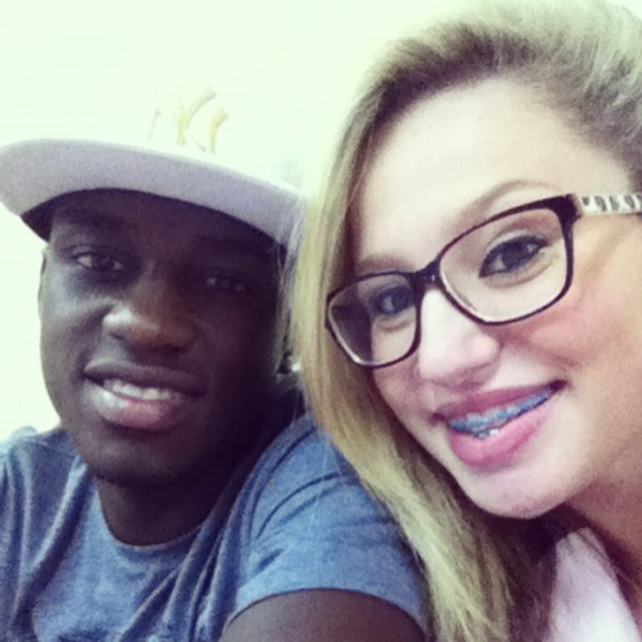 Quando é amor ? Ah, a gente tolera, perdoa, muda, espera e suporta até o insuportável, só não desiste. ❤️
